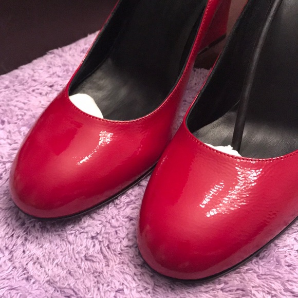 Gucci Authentic Carpet Red Wedge Heels 39 - Picture 2 of 8